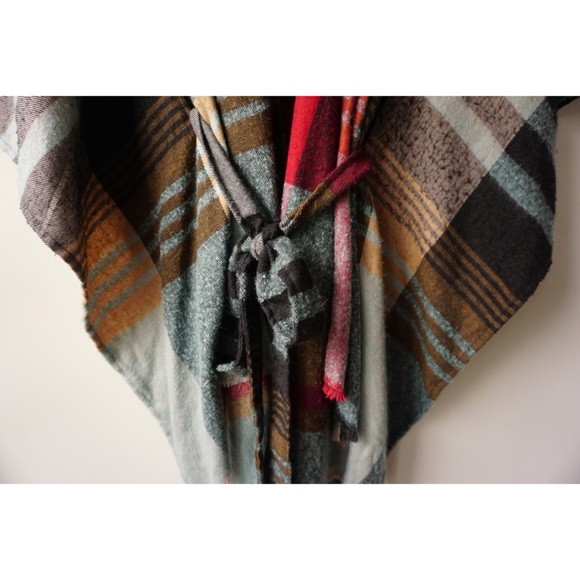 Francescas Poncho - Picture 4 of 8